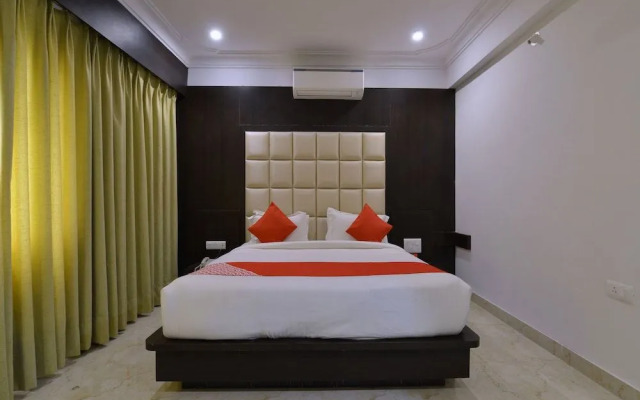 OYO 12694 Hotel Bauji Palace