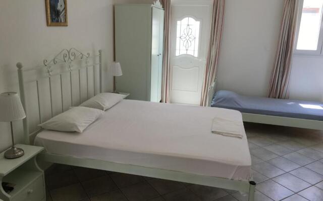 Nikoleta Studios & Rooms