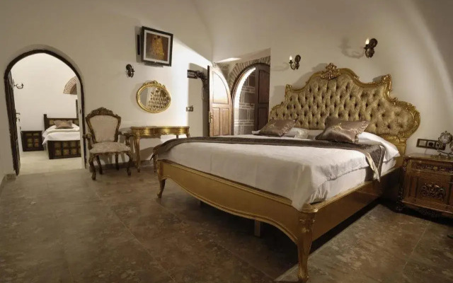 Cesme Kanuni Kervansaray Historical Hotel