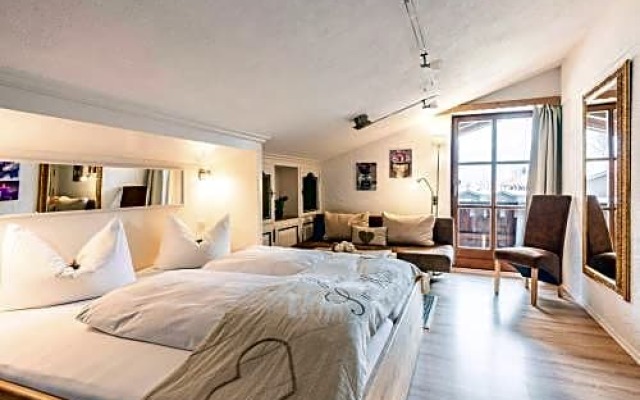 Das Maximilian by stayFritz - DZ Sonnblick mit Frühstück, Sauna & Schwimmteich