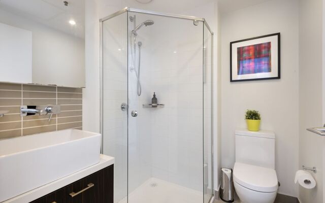 Modern 3 Bdr Apt Sutherland St