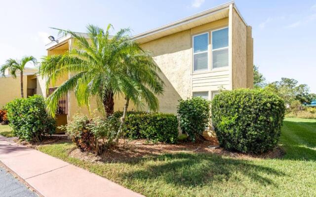 Shine and bright apartment with lake view