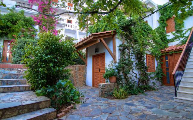 Adonis Hotel 2 (Crete)