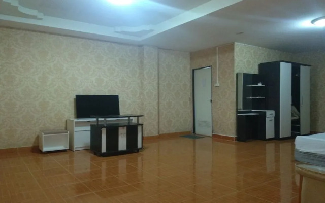 Oyo 75349 CozyRooms at South Pattaya