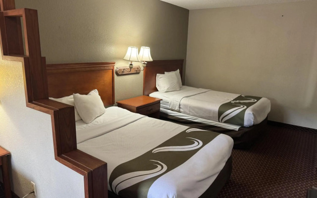 Rodeway Inn & Suites South of Fiesta Park