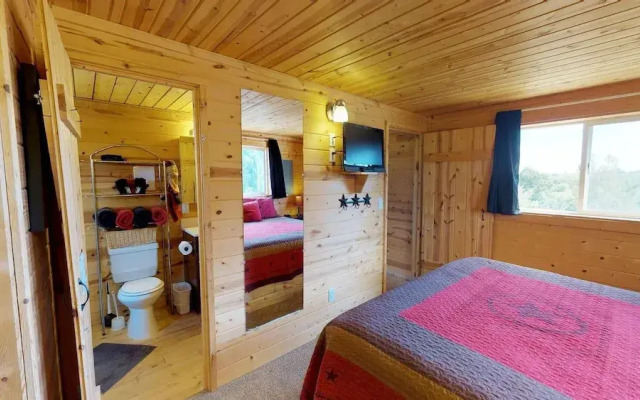 White Cabin Cozy Secluded Cabin