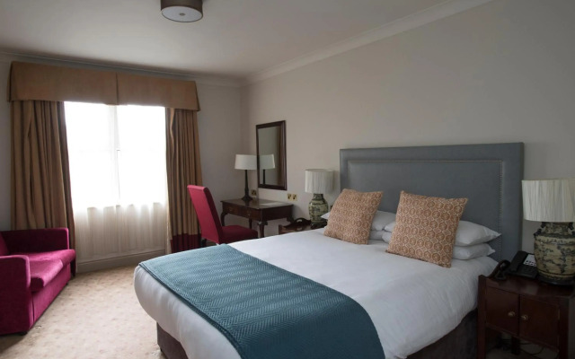 Bush Hotel Farnham