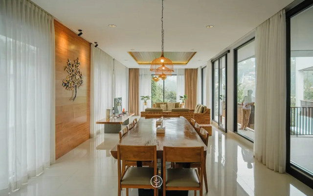 Radiance Hill View 10BR Villa with a Private heated swimming Pool