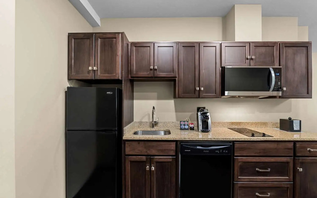 Best Western Plus Lacombe Inn & Suites