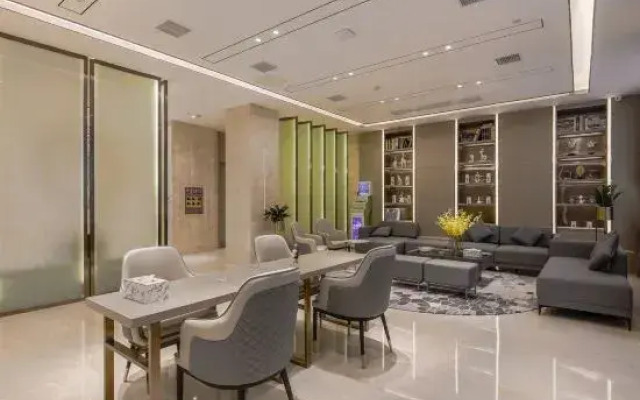 Lavande Hotel Wuhan 2nd Guanggu Road