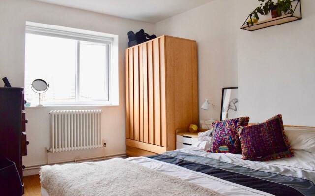 2 Bedroom Flat With Balcony in Homerton