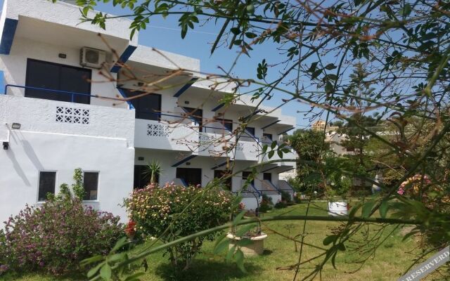 Elenis Apartments