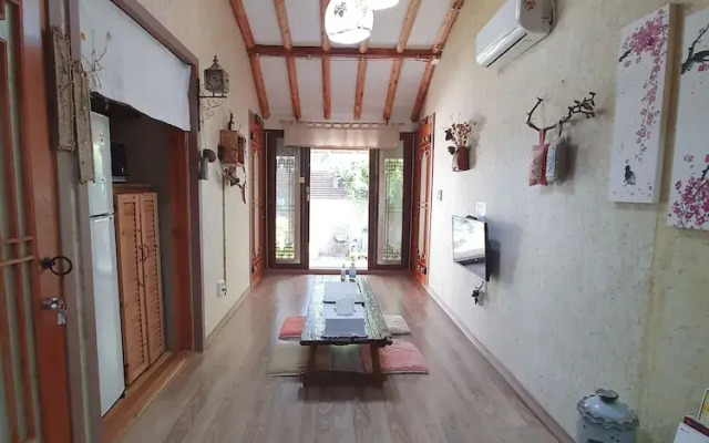 Jeonju Gyeonggijeonyeonga Hanok Pension