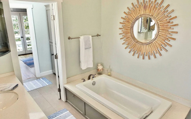 Park Avenue Beach Paradise Chic & Secluded 4 BDR