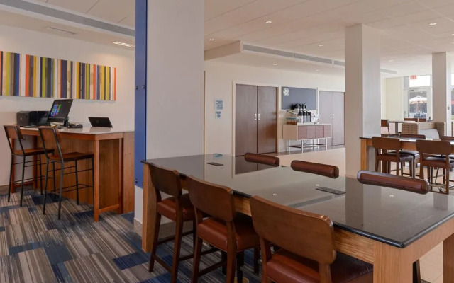 Holiday Inn Express & Suites Trinity