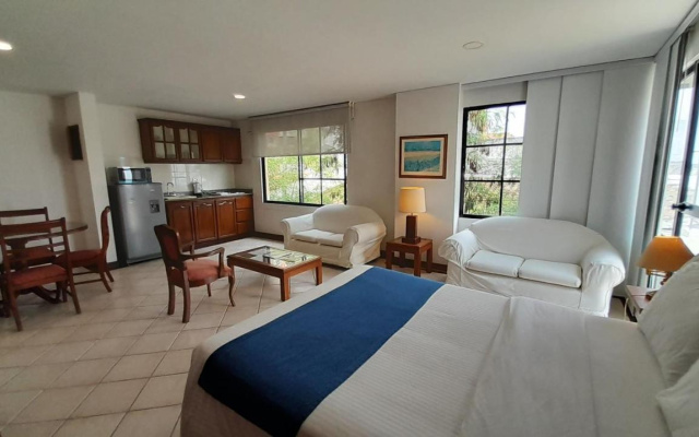 Travelers Apartamentos & Suites Castellón de Juanambú