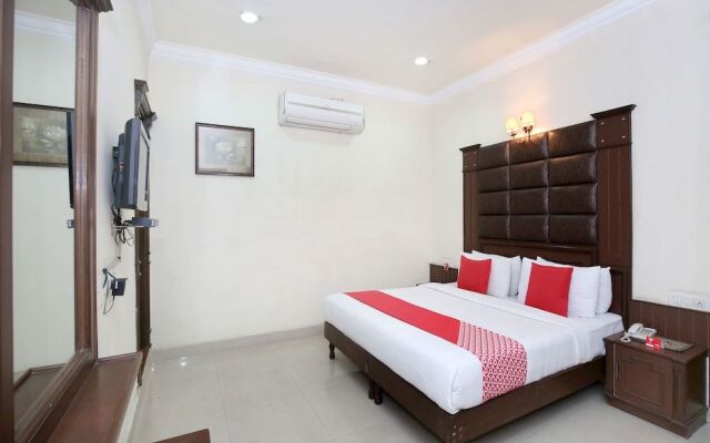 OYO 12989 White Diamond Hotel