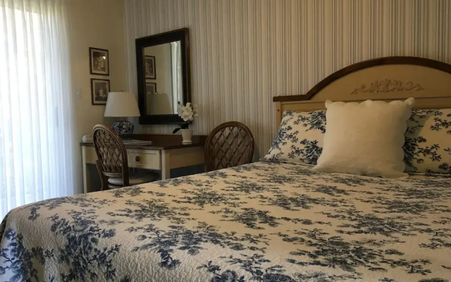 Lakeside Country Inn
