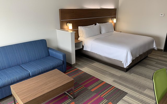 Holiday Inn Express & Suites Moore, an IHG Hotel
