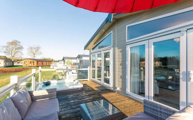 Lakeside Gem with Hot Tub