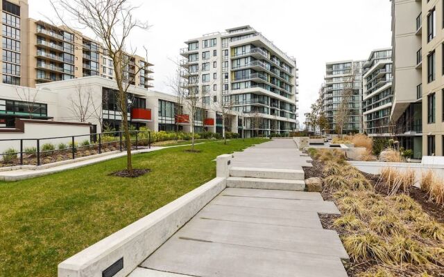 Convenient 2bdr 2BA Richmond Centre Condominium