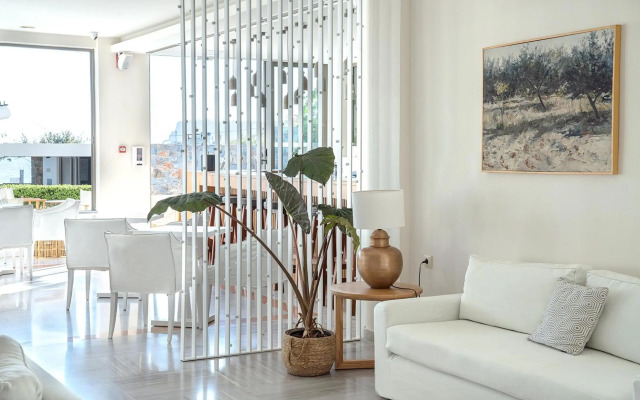Maritimo Beach Hotel
