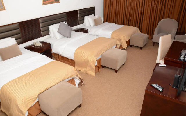 Sandy Le Oriental Hotel