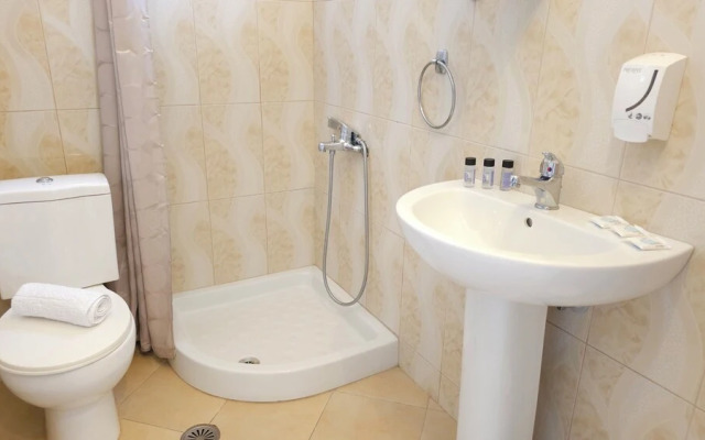 Friends House - Borsh Hotel