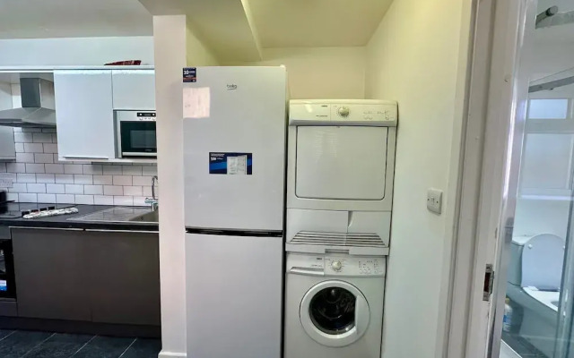 Luxury 4-bed 3 Bathroom House in Leicester City