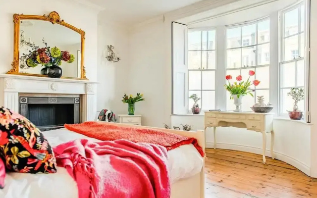 Beautiful 5 Bedroom Regency House / Pets Welcome