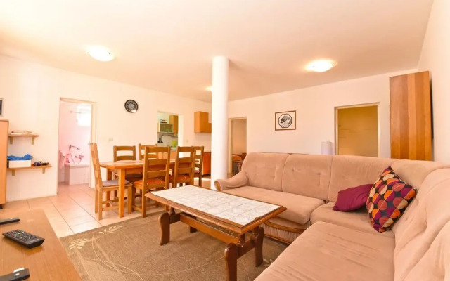 Apartment 1562