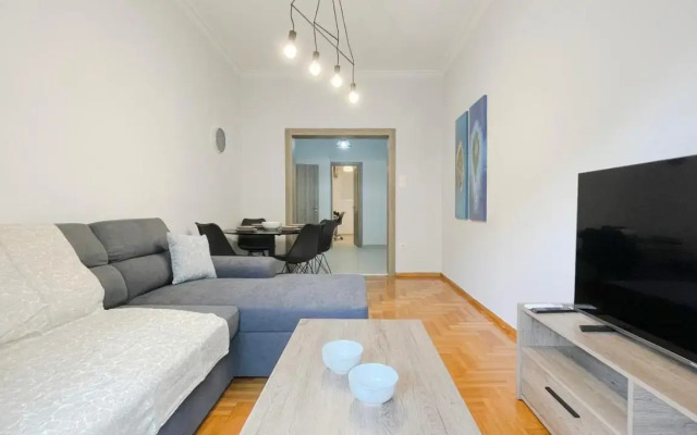 Kodrigktonos Central 77sqm apt in Viktoria