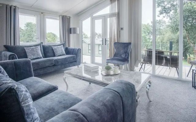 1 Manor Lodge - 3 Bedroom Lodge - Pendine