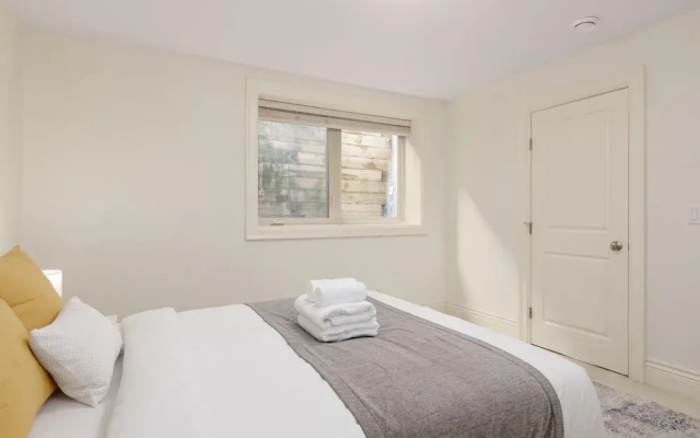Cozy 2BR BSMT Suite Near Grouse Mt. and Edgemont.