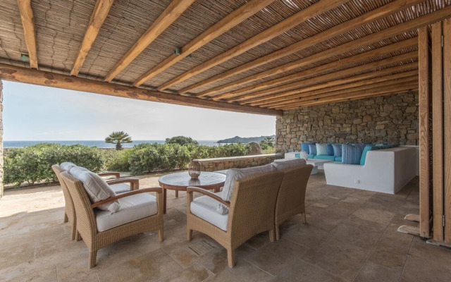 Hera iconic Mykonian Villa