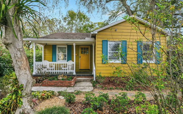 Pool House Oasis - Home for 6