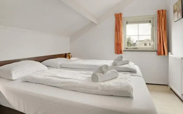 Bungalow by Water Near Rotterdam