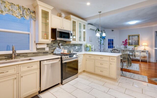 Pet-friendly Salem Apartment w/ Shared Deck!