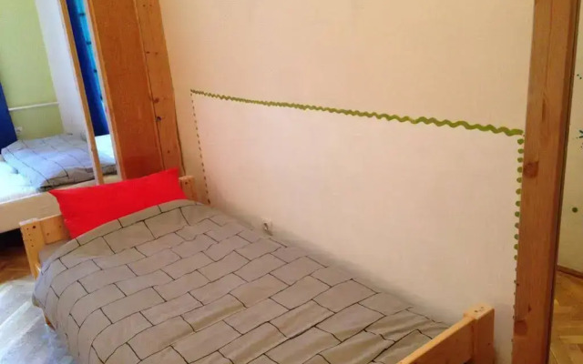 Yolo Hostel