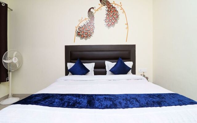 OYO 13673 Home Luxury 1RK Happy Valley