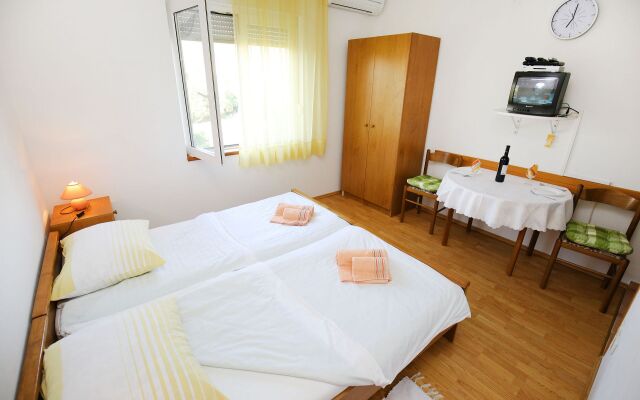 Studio apartment Vera - 150 m from sea: SA3 Sukosan, Zadar riviera