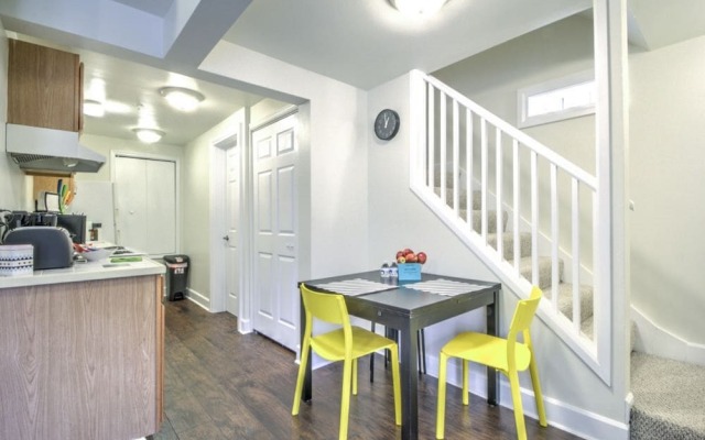 Hosteeva Capitol Hill Condos