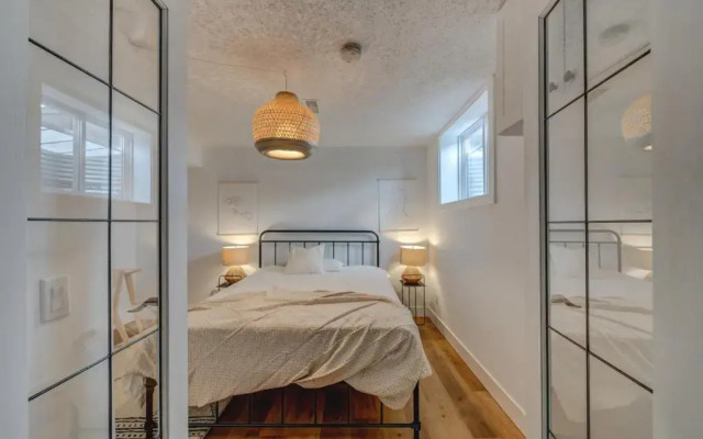 The Elm, 4 Bed Bungalow with Backyard and Firepit