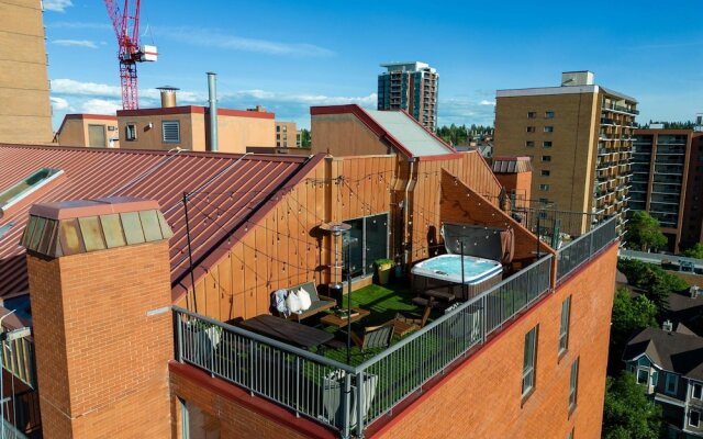 The Lost No Service Fees Penthouse Hot Tub