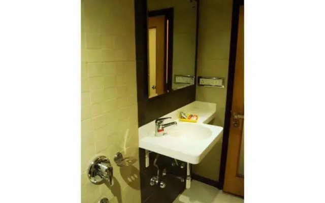 Vista Rooms Near Marine Lines Station
