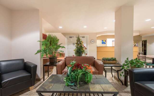 Microtel Inn & Suites by Wyndham Altus