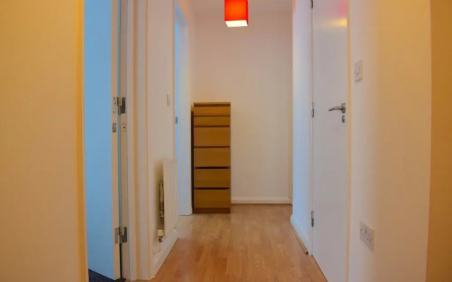 Spacious 2 Bedroom in Shepherds Bush With Patio