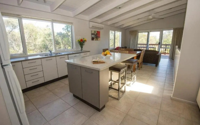 The Lakes Beachfront Holiday Retreat