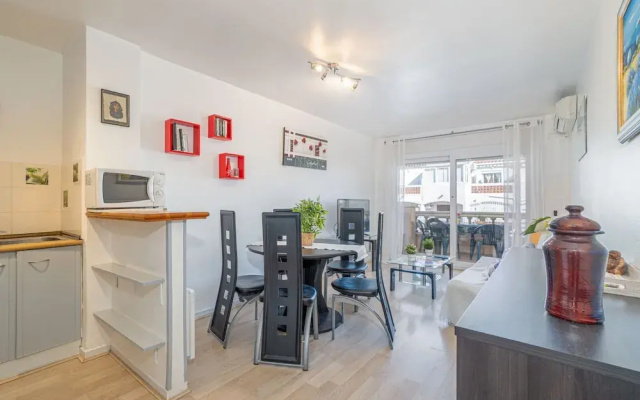 Apartment in Empuriabrava With Beach Access