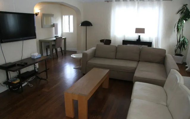 Vintage Two Bedroom La Vacation Rentals, Unit 4 - Rud 82197